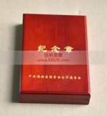 獎(jiǎng)?wù)潞凶?勛章盒子,獎(jiǎng)?wù)聞渍潞?勛章獎(jiǎng)?wù)潞? title=